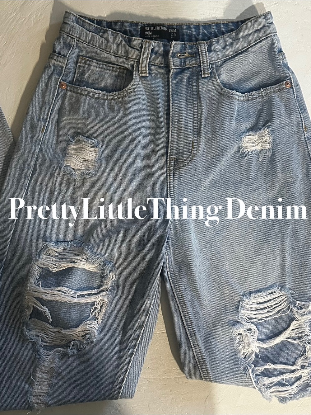PrettyLittleThing Light-washed Ripped Mom Jeans